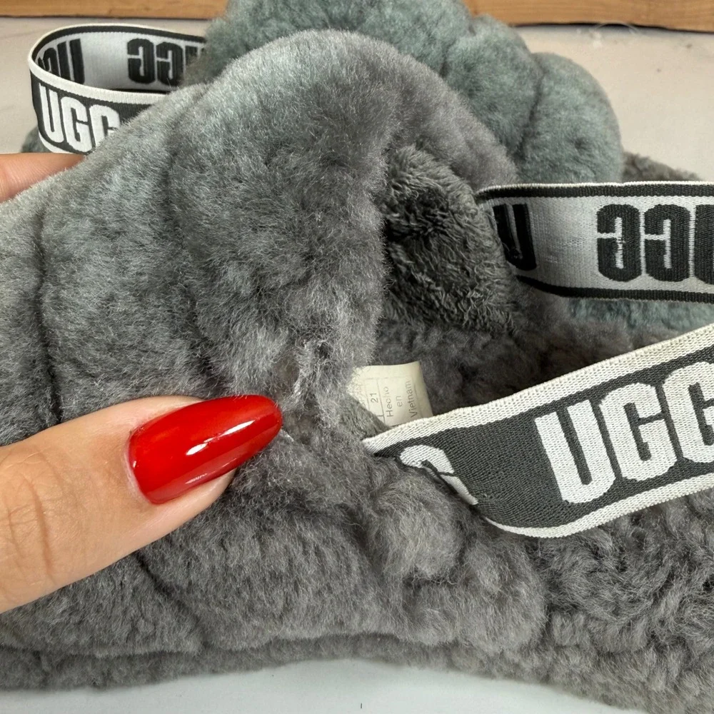 UGG Fluff Yeah Slide Charcoal Grey Kids Sheepskin Sandals Girl 2 Cozy Winter